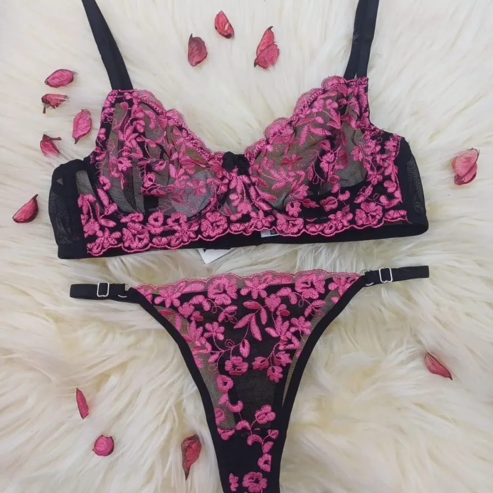 Scarlet Rose Lingerie Set Scarlet Rose Lingerie Set