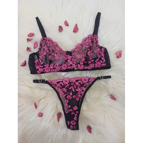 Scarlet Rose Lingerie Set