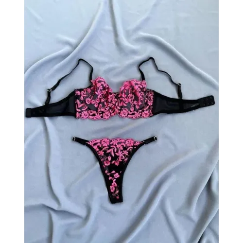 Scarlet Rose Lingerie Set Scarlet Rose Lingerie Set