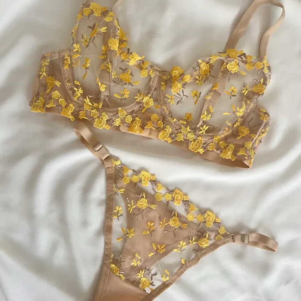 Golden Rose Lingerie Set Golden Rose Lingerie Set
